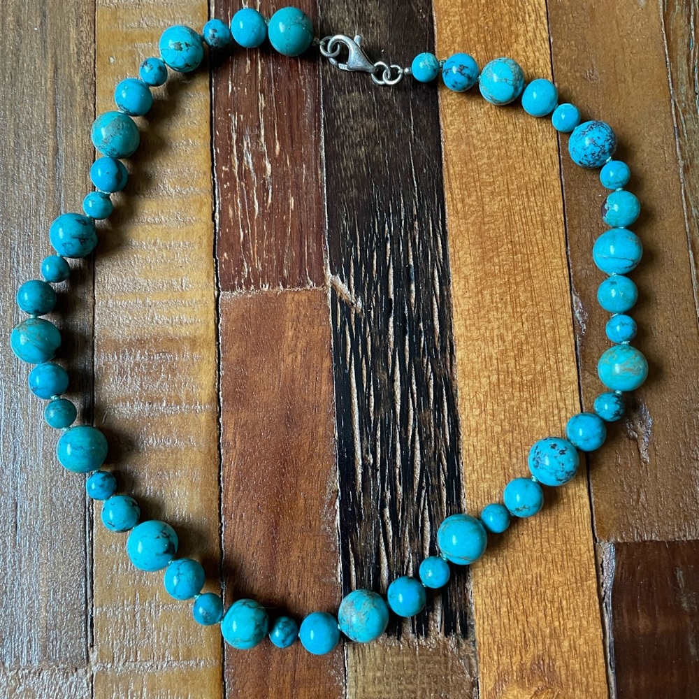 Stunning 16” authentic turquoise stone bead necklace individually knotted